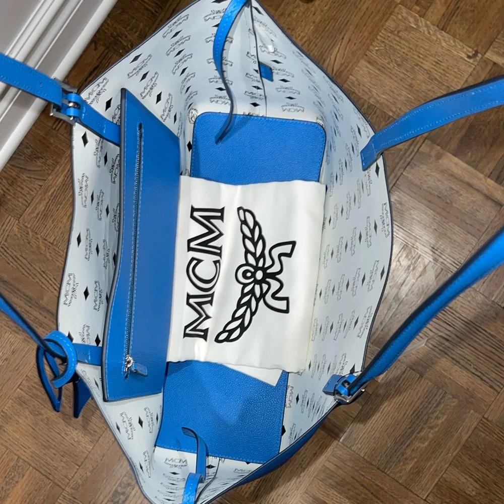 MCM Tote Himmel Shopper Embossed Logo Leather New Munich Blue NWT full inclusion - Picture 3 of 17